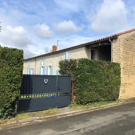 Les Volets Bleus Bernay-Saint-Martin