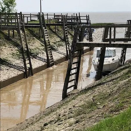 Les Volets Bleus Отель типа 